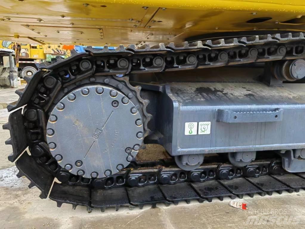 Komatsu PC 300-8 حفارات زحافة