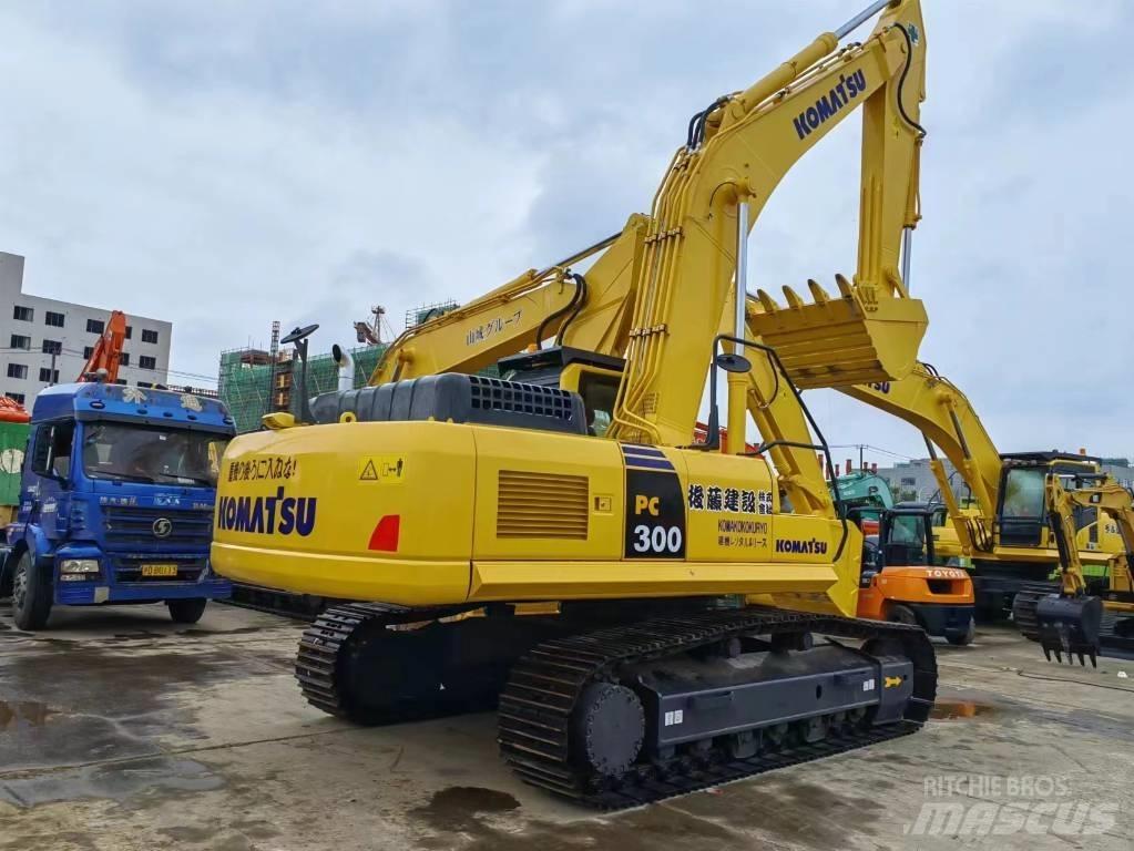 Komatsu PC 300-8 حفارات زحافة