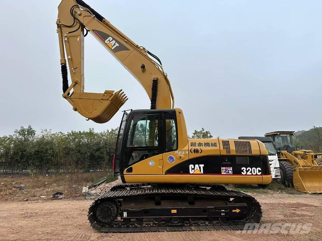 CAT 320 C حفارات زحافة