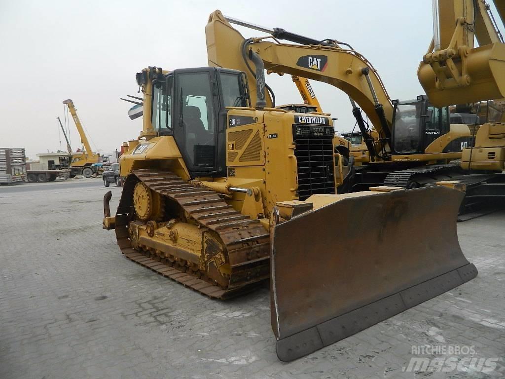 CAT D 6 N XL بلدوزرات مجنزرة