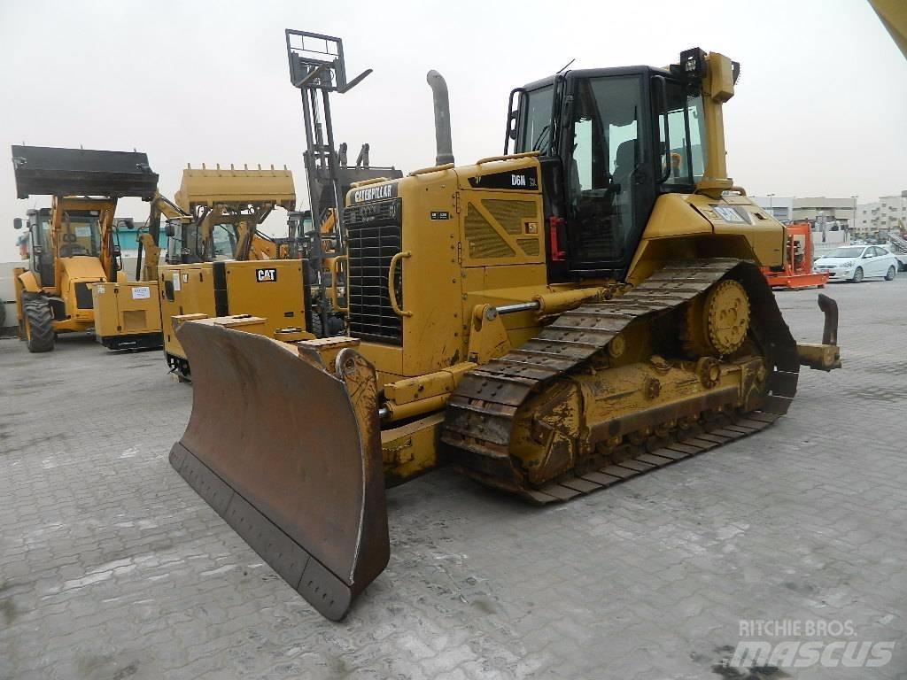 CAT D 6 N XL بلدوزرات مجنزرة