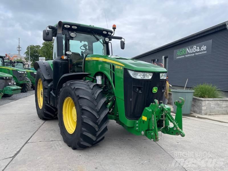 John Deere 8335 r الجرارات
