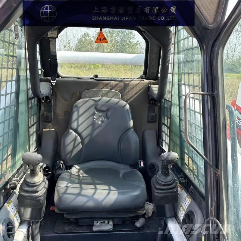 Bobcat S 330 لوادر انزلاقية التوجيه