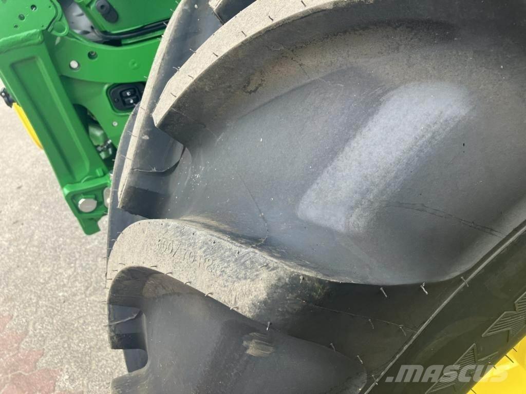 John Deere 6R215 الجرارات