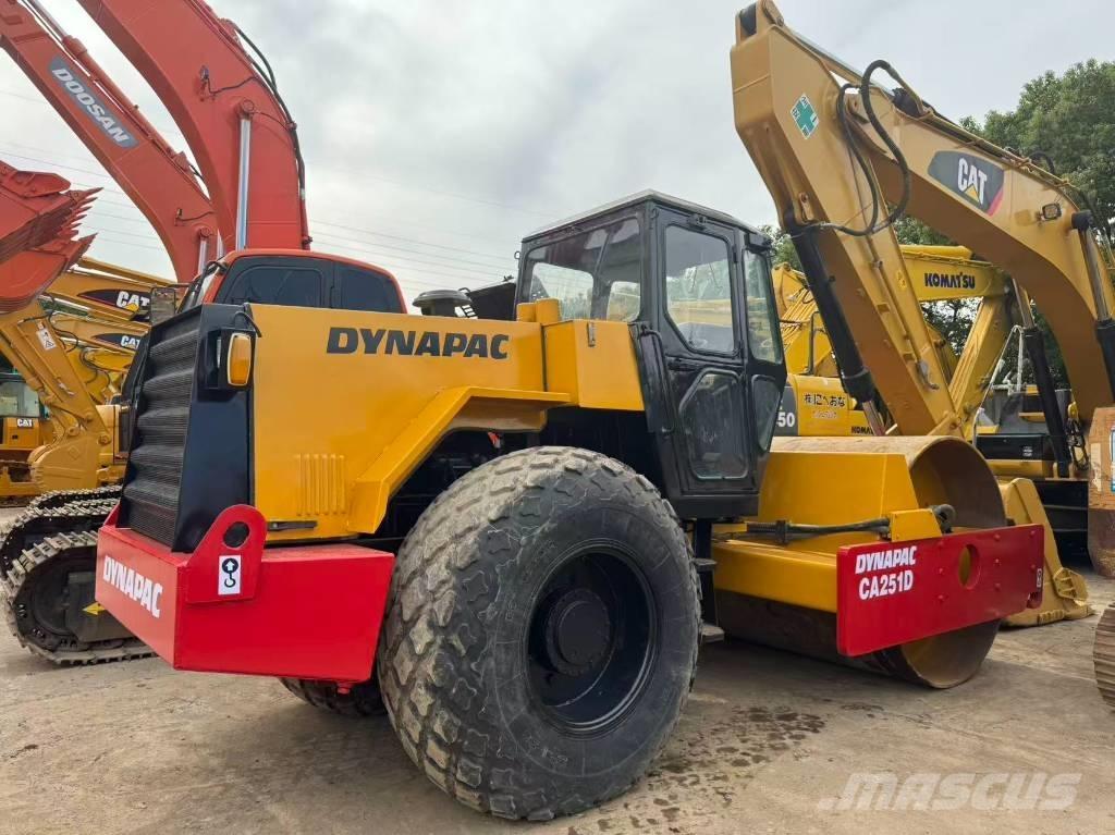 Dynapac CA 251 D مداحل أحادية الأسطوانة