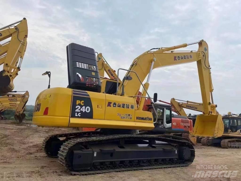 Komatsu PC 240-8 حفارات زحافة