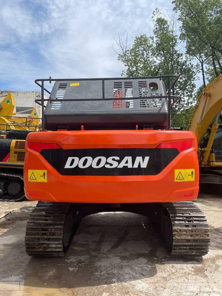 Doosan DX 225 حفارات وسط 7 طن - 12 طن