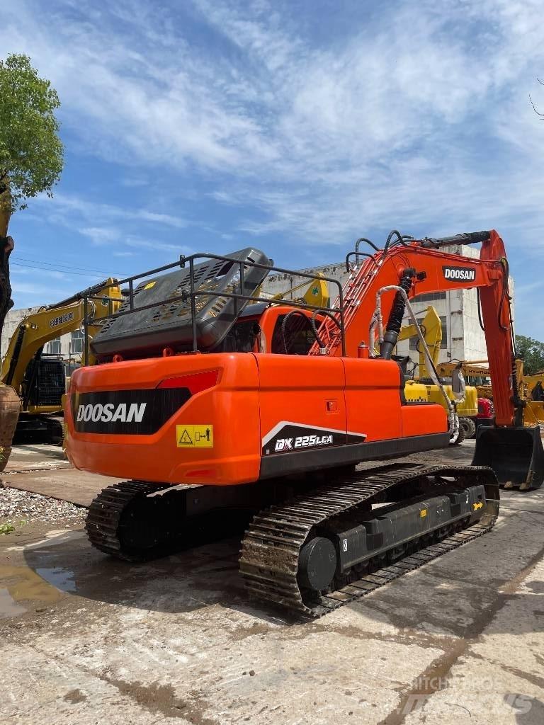 Doosan DX 225 حفارات وسط 7 طن - 12 طن