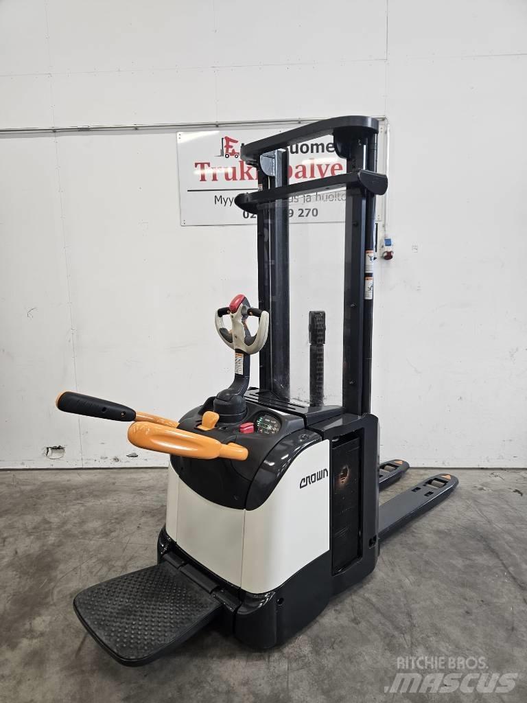 Crown ETi 4000 1.6 شاحنات مناولة ذاتية الدفع