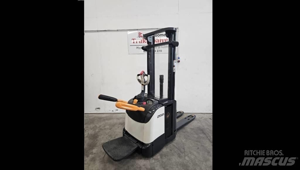 Crown ETi 4000 1.6 شاحنات مناولة ذاتية الدفع