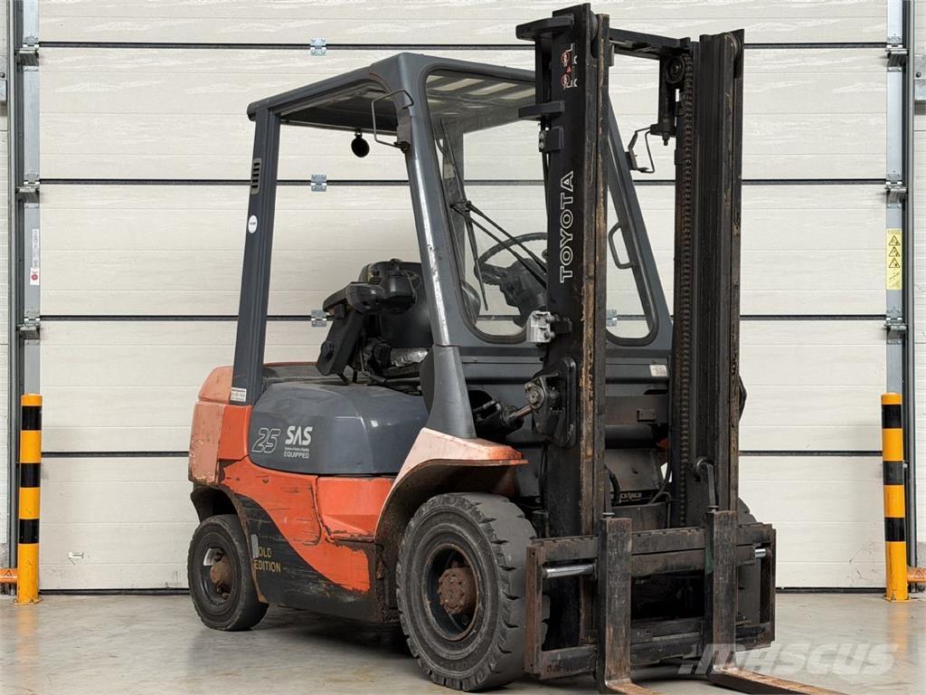 Toyota 62-7FDF25 شاحنات الديزل