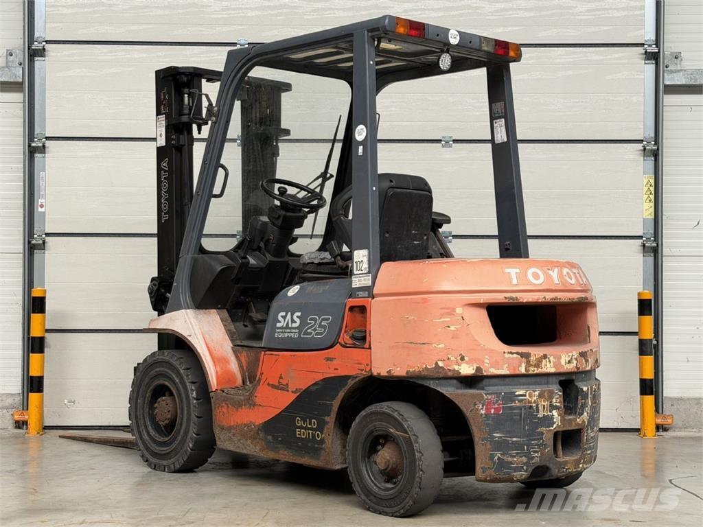 Toyota 62-7FDF25 شاحنات الديزل