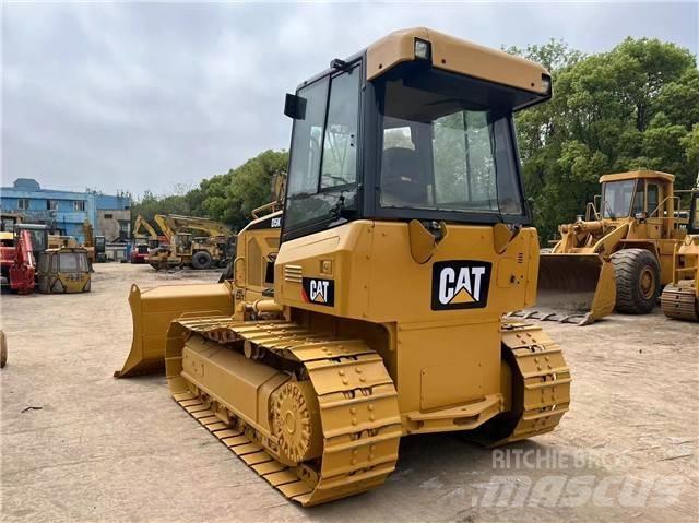 CAT D 5 K بلدوزرات مجنزرة