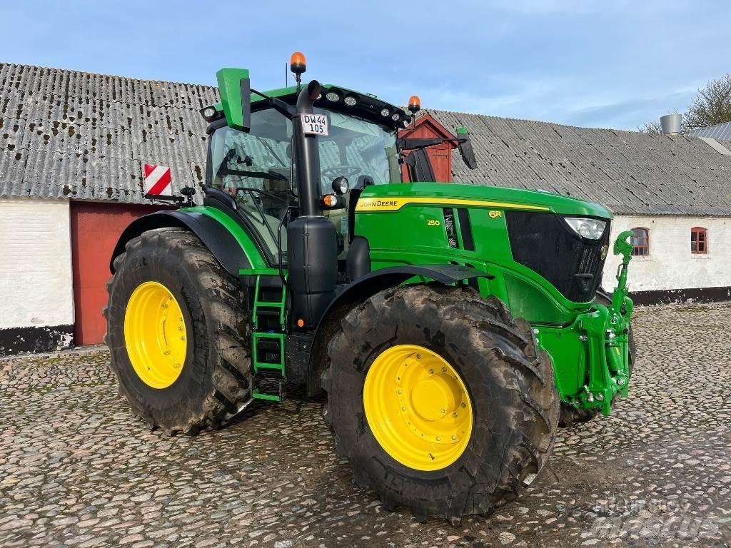 John Deere 6R 250 الجرارات
