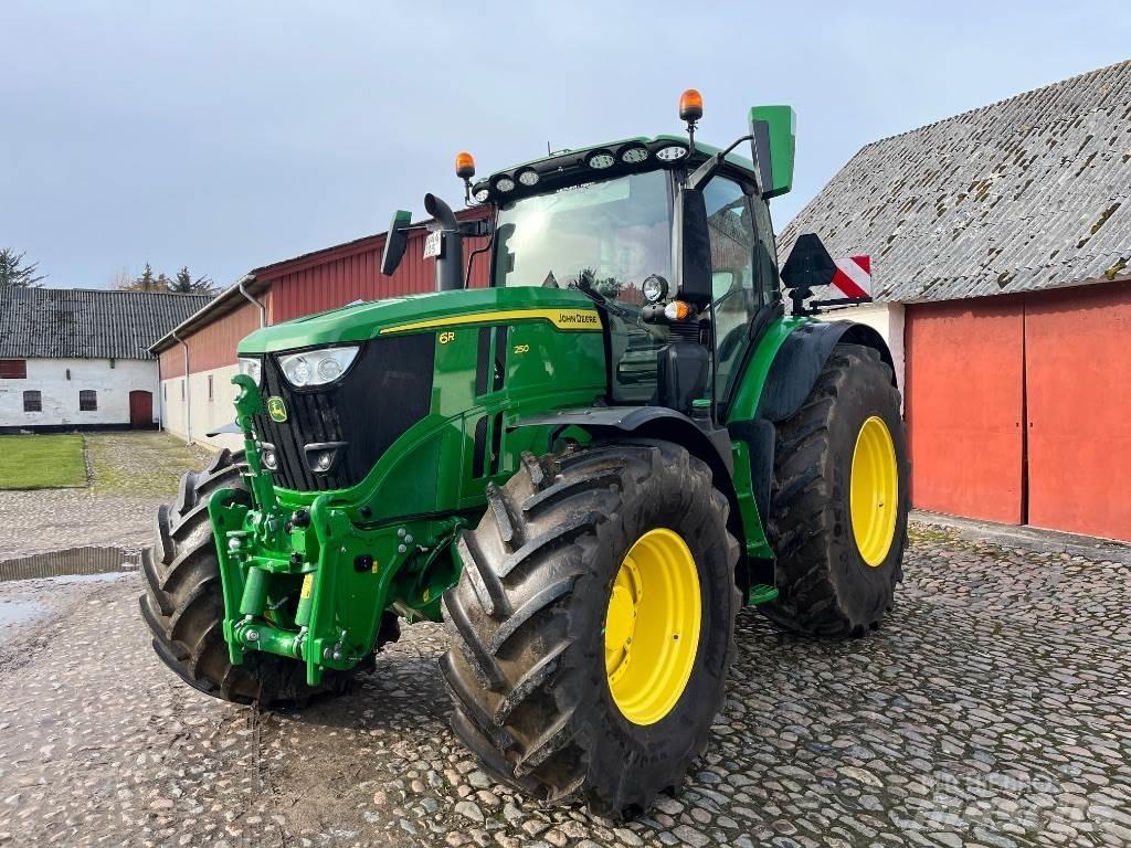 John Deere 6R 250 الجرارات