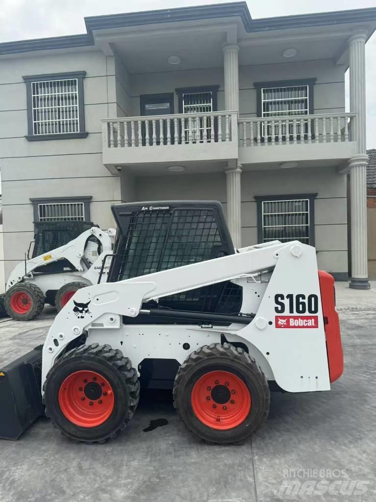 Bobcat S 160 حفارات زحافة