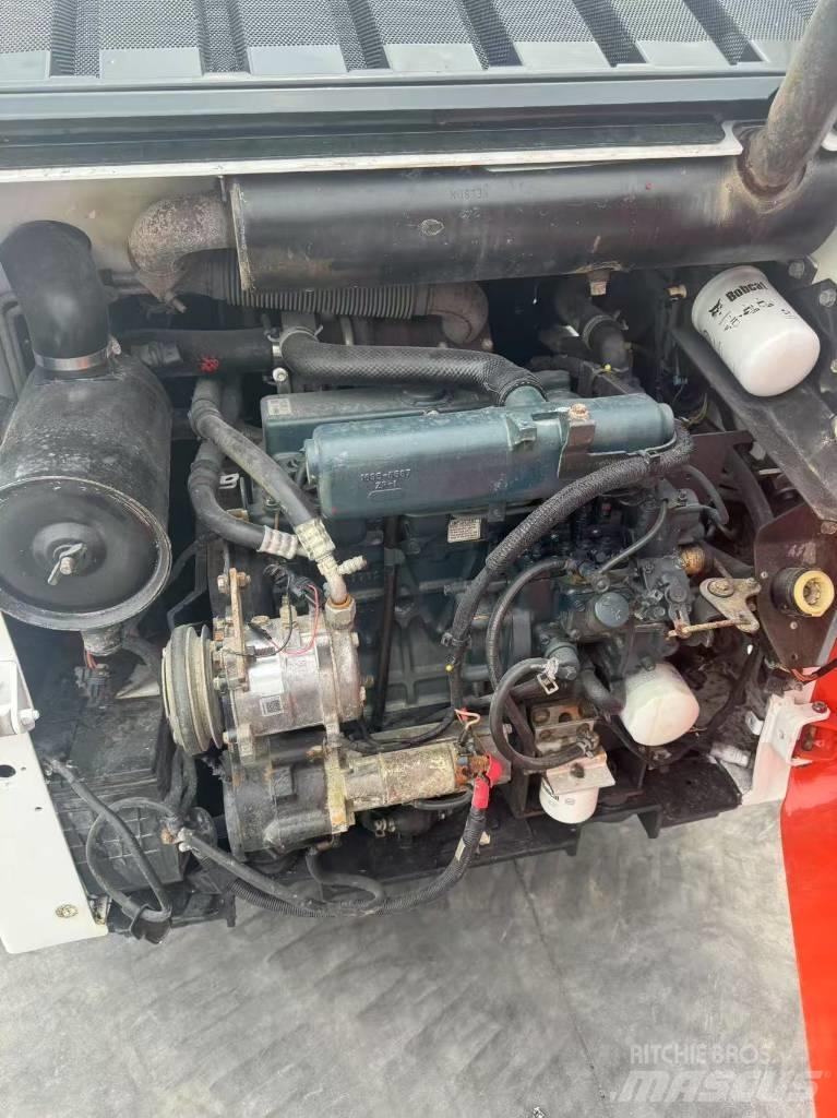 Bobcat S 160 حفارات زحافة