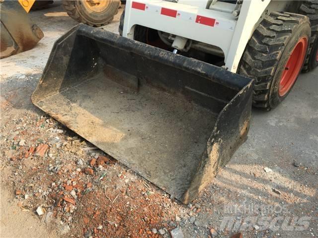 Bobcat S 130 لوادر انزلاقية التوجيه