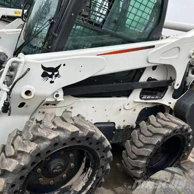Bobcat S 750 لوادر انزلاقية التوجيه