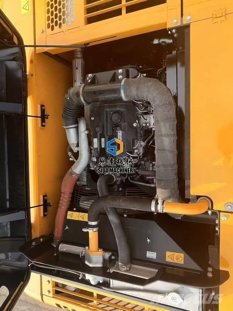 Kato HD 820 V حفارات وسط 7 طن - 12 طن