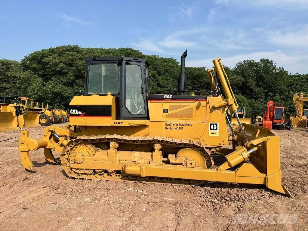 CAT D 6 G بلدوزرات مجنزرة
