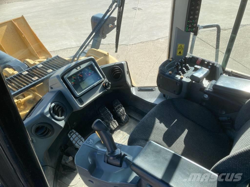 CAT 966 M لوادر بعجل