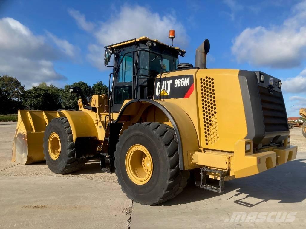 CAT 966 M لوادر بعجل