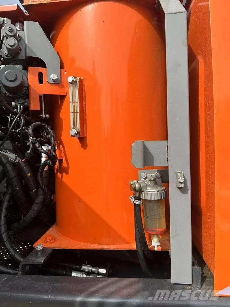 Hitachi 130 حفارات زحافة
