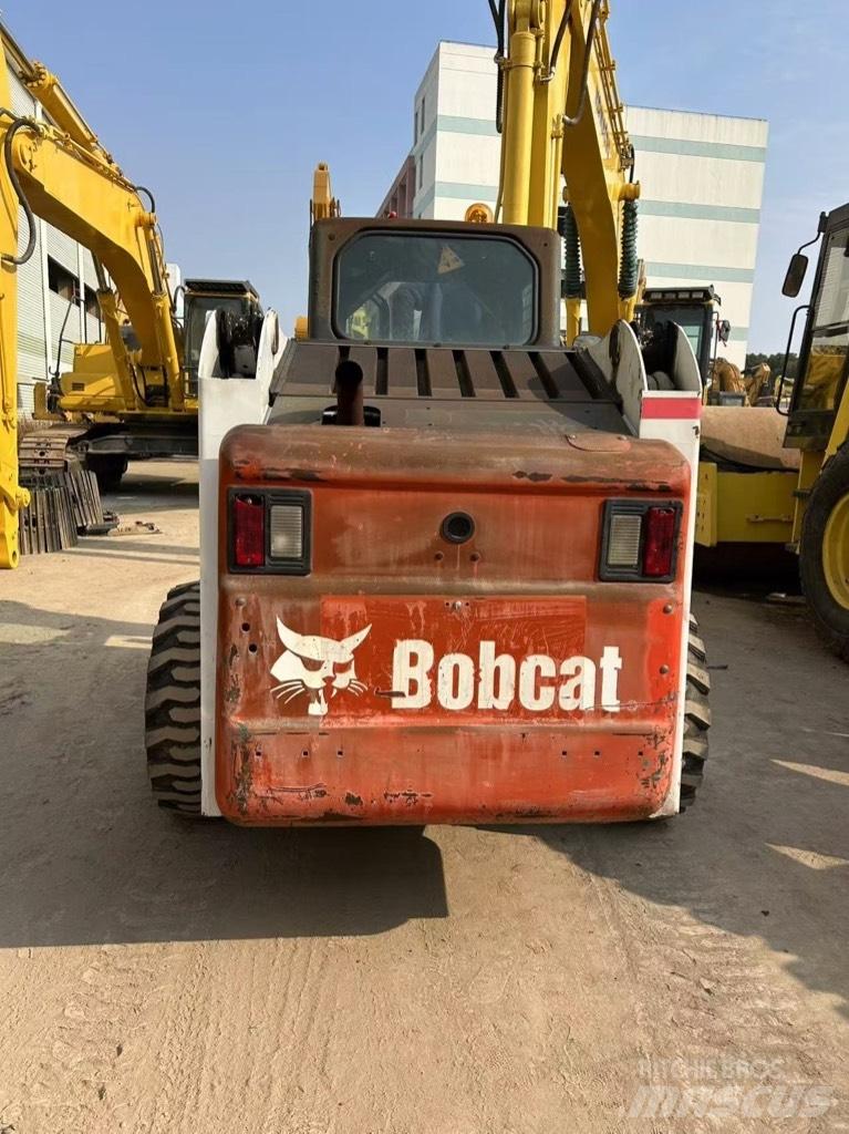 Bobcat S 220 لوادر انزلاقية التوجيه