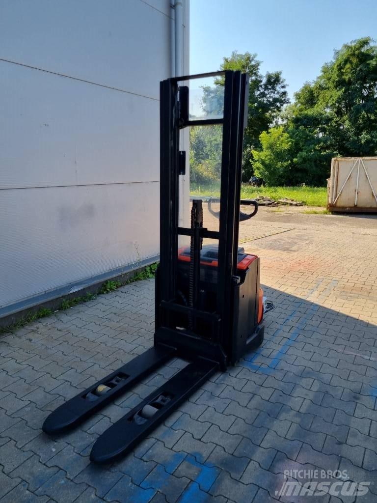 Toyota SWE 120 L معدات التكديس الجوالة