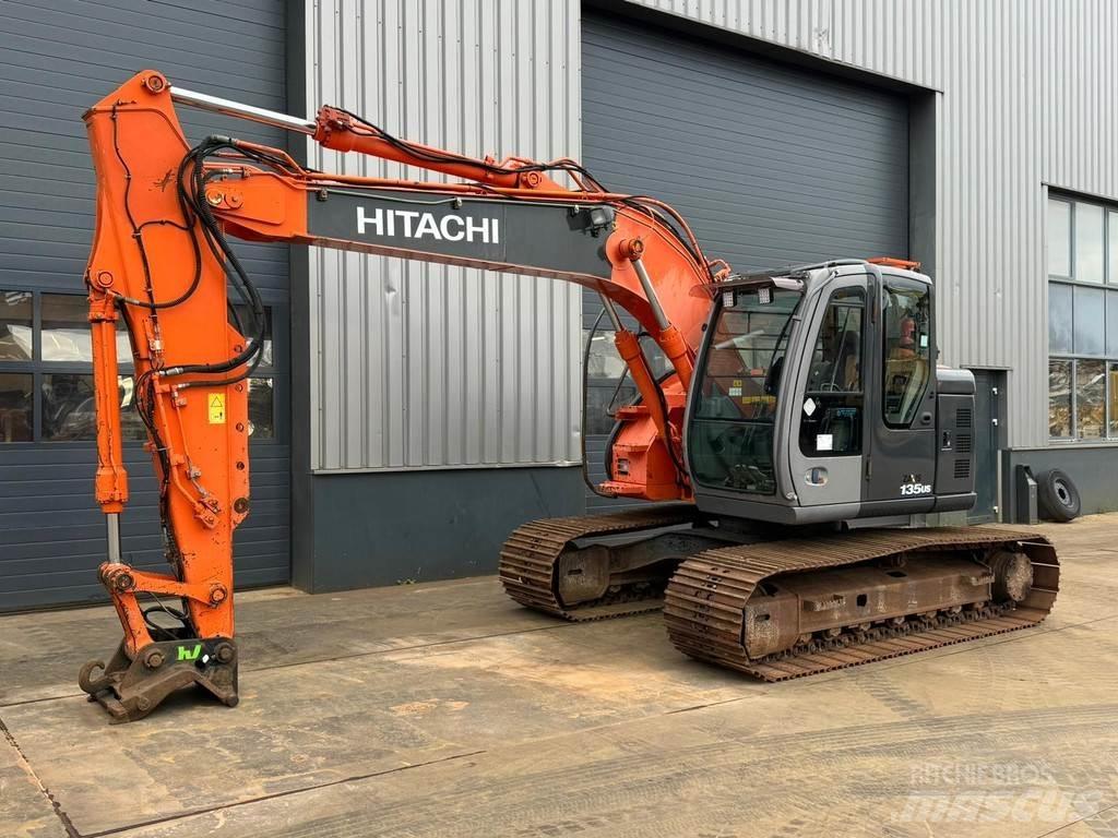 Hitachi ZX135US حفارات زحافة