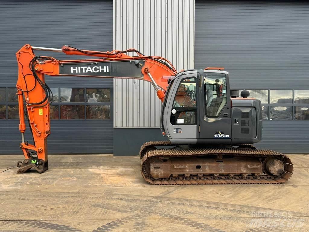 Hitachi ZX135US حفارات زحافة