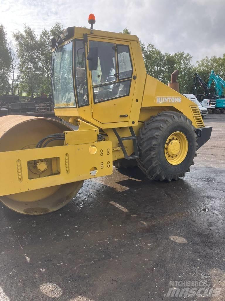 Bomag BW 213 مداحل أحادية الأسطوانة