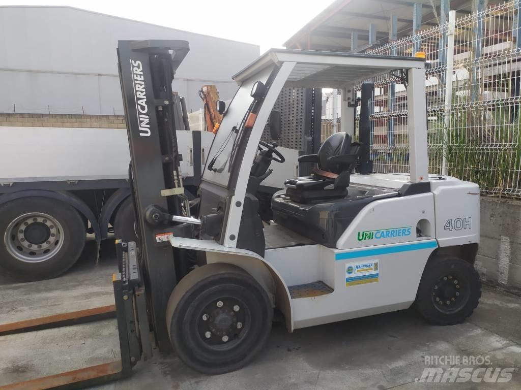 UniCarriers D1F4A40Q لوادر جانبية