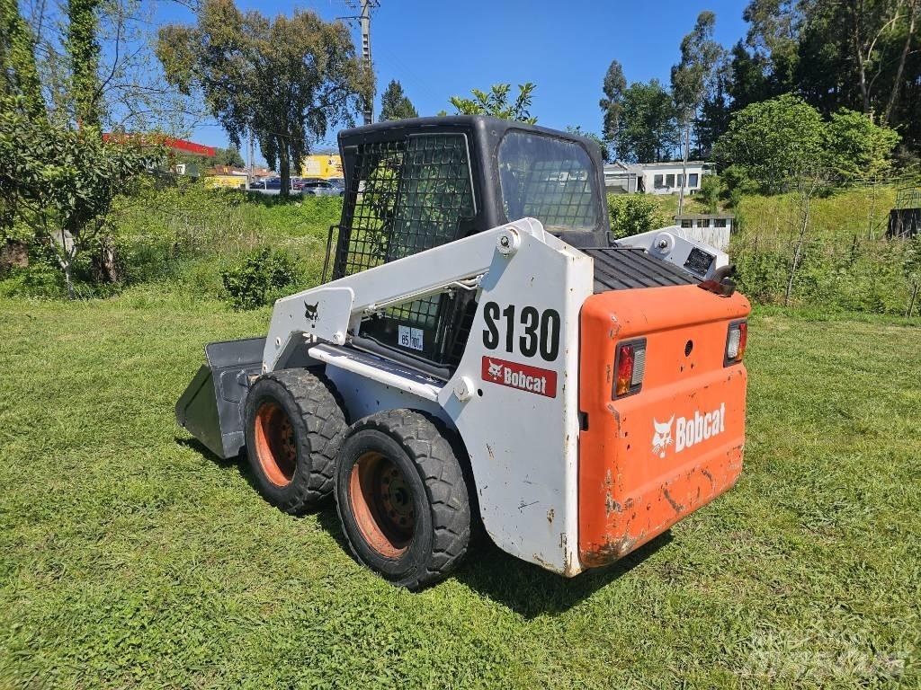 Bobcat S 130 لوادر صغيرة