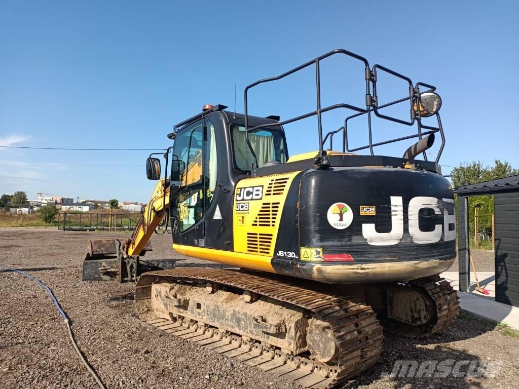 JCB JS 130 حفارات زحافة