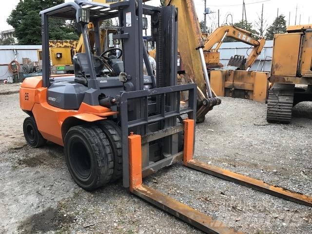 Toyota 7 FD 40 شاحنات الديزل