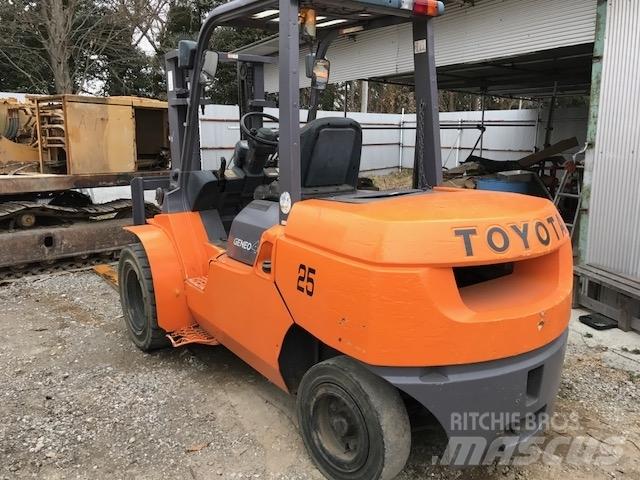 Toyota 7 FD 40 شاحنات الديزل