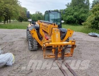 JCB 540-140 مناولات متداخلة