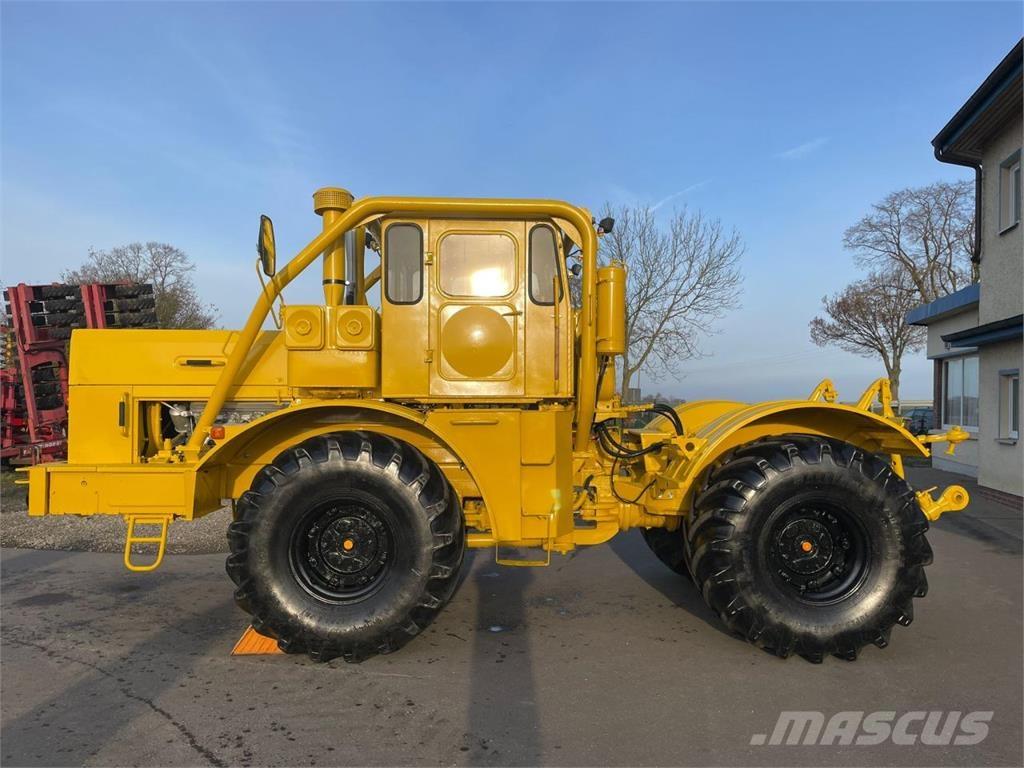 Kirovets K700A V8 الجرارات