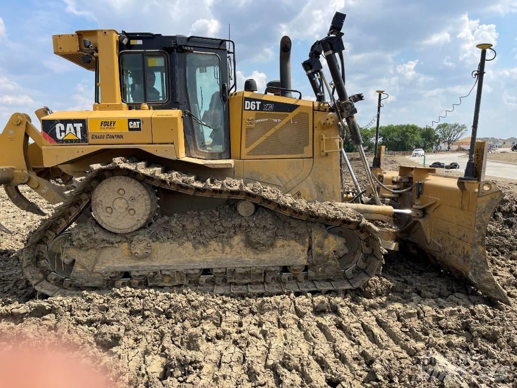CAT D 6 T XW VP بلدوزرات مجنزرة
