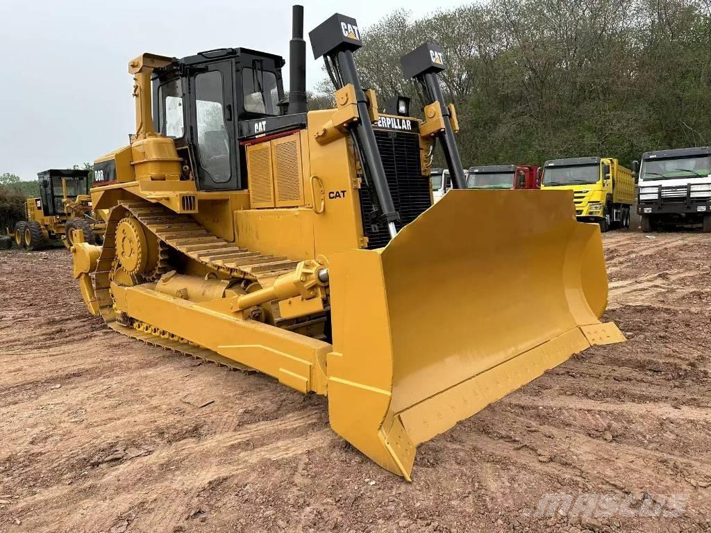 CAT D8R بلدوزرات مجنزرة