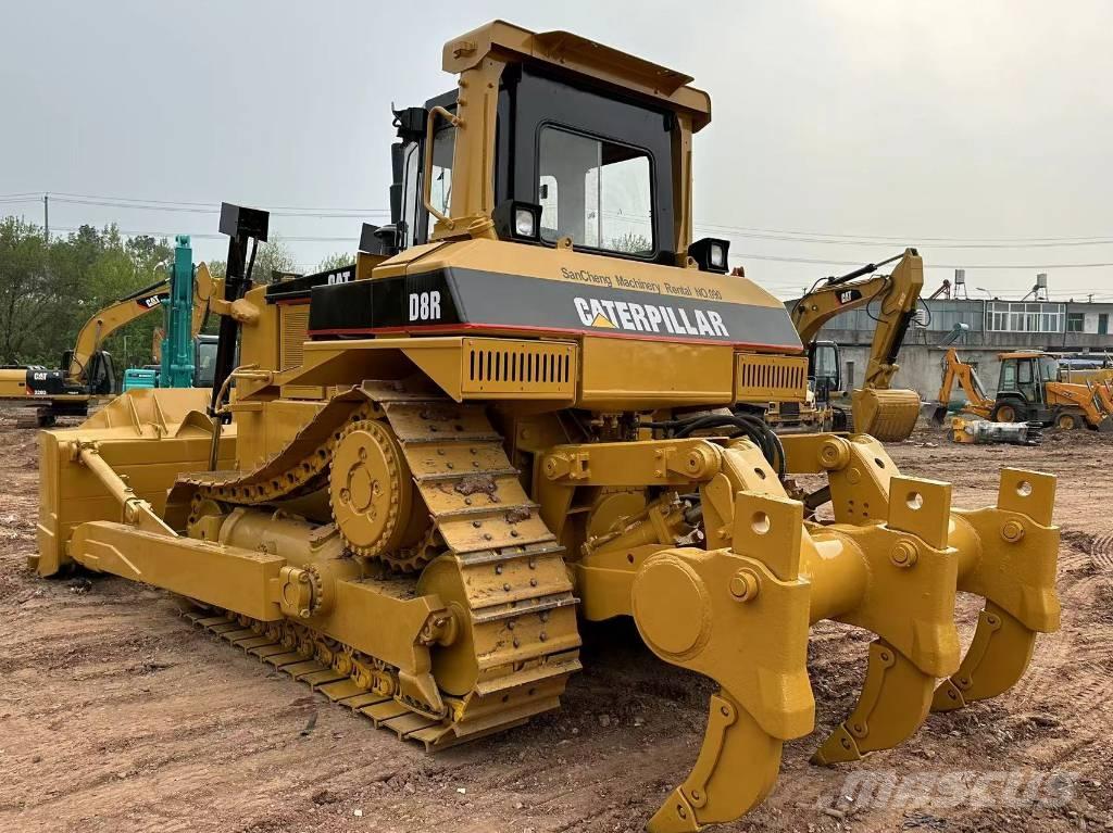 CAT D8R بلدوزرات مجنزرة