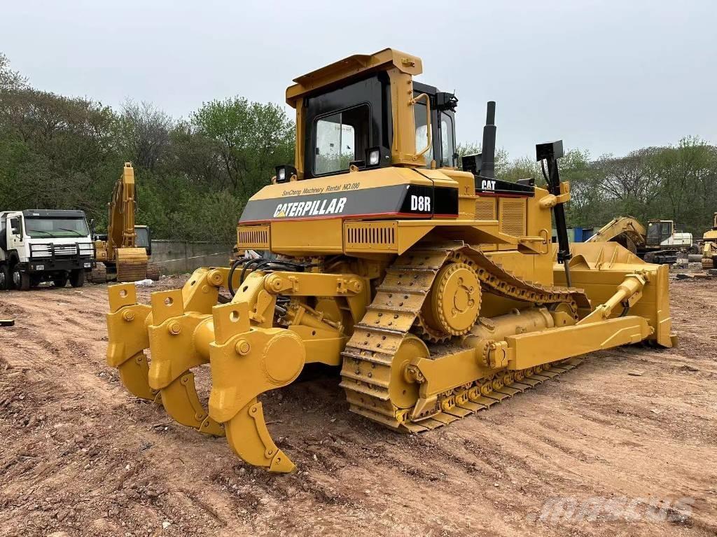 CAT D8R بلدوزرات مجنزرة