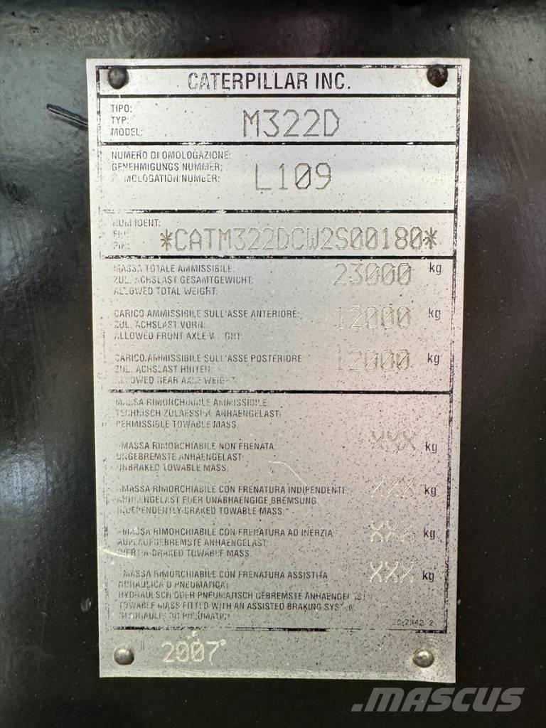 CAT M 322 D حفارات بعجل