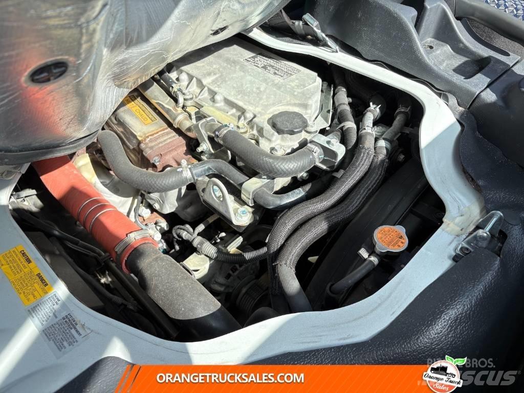 Isuzu NPR HD شاحنات بمقصورة وهيكل