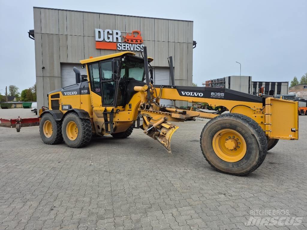 Volvo G 960B معدات تمهيد الطرق