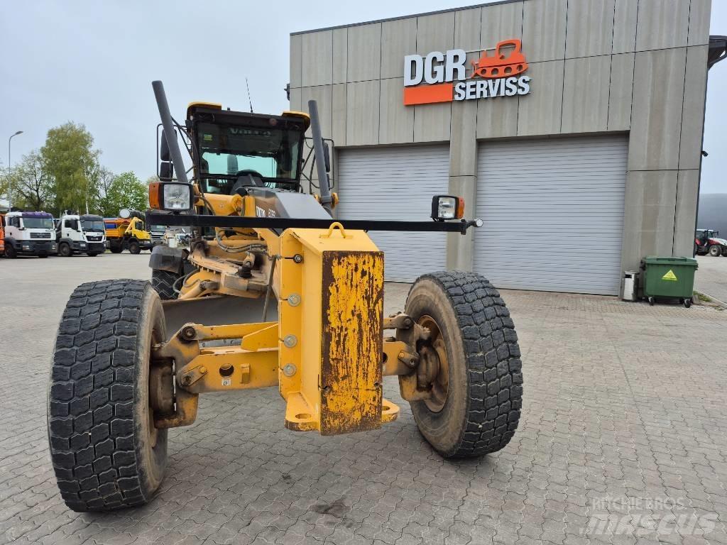 Volvo G 960B معدات تمهيد الطرق