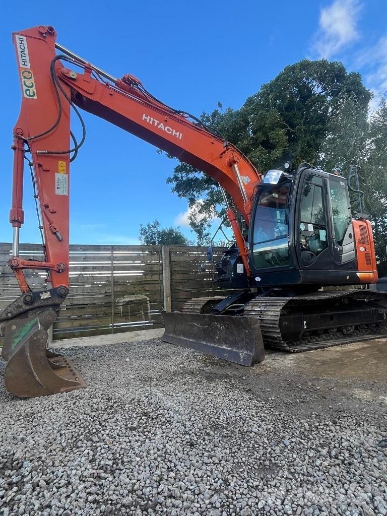 Hitachi ZX 135 US-6 حفارات زحافة