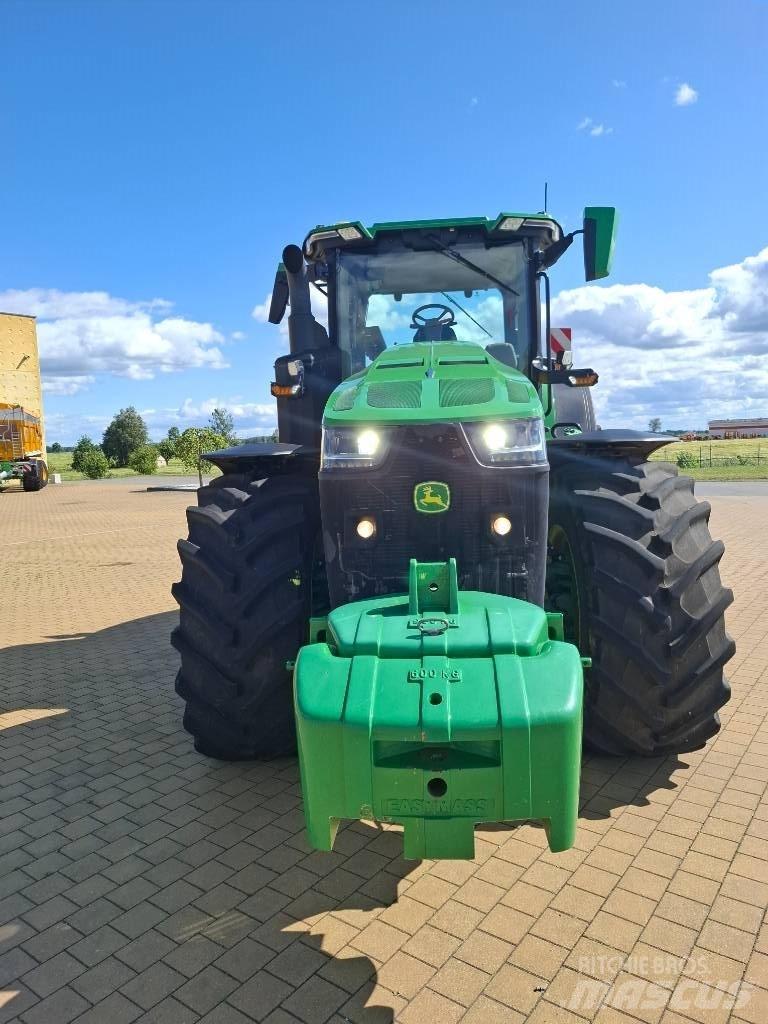 John Deere 8R410 الجرارات